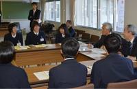 写真：石川県立鶴来高等学校議会報告会の様子