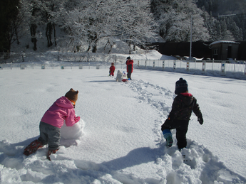 雪遊び