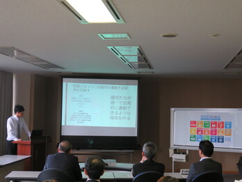 写真：第1回提案会の様子