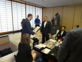 写真:市長表敬1