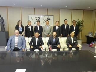 写真:市長表敬2