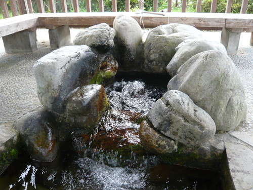 写真：美川湧水