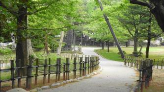 写真：松任城址公園園路1