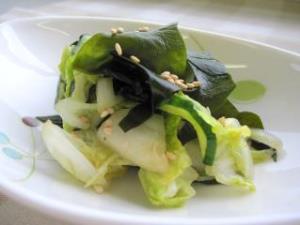 写真：白菜とわかめの和え物