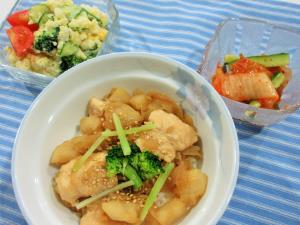 写真：梨丼、ポテトサラダ、梨キムチ