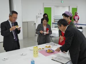 写真:実食審査1