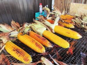 写真：焼きとうもろこし