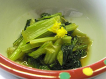 写真：黄菊と小松菜の浸し