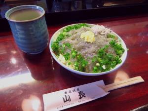 写真：生しらす丼