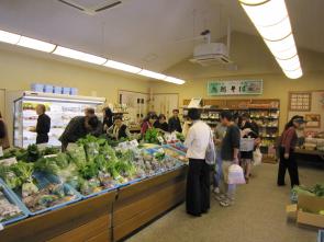 写真：食彩館せせらぎの店内