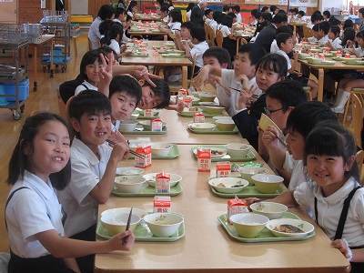 写真:給食の様子