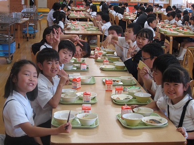 写真：給食の様子