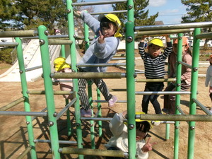 公園に散歩に行っている写真