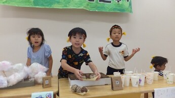 おまつりごっこをしている写真