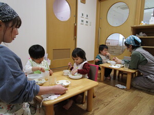 写真:食事の様子