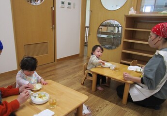 写真：食事の様子