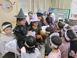 ハロウィンごっこをしている写真
