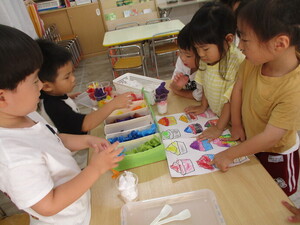 かきごおり屋さんを楽しんでいる様子
