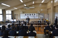 写真：鶴来高校での議会報告会の様子