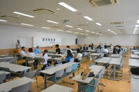 写真：金城大学での議会報告会の様子