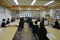 写真：鶴来高等学校での議会報告会の様子