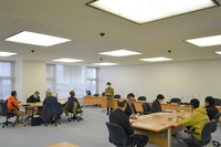 写真：白山市議会第1会議室での意見交換会の様子