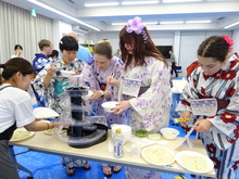 写真：ホストファミリー主催「縁日交流会」