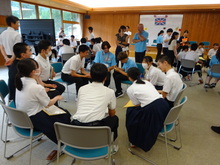 写真:白嶺中学校訪問