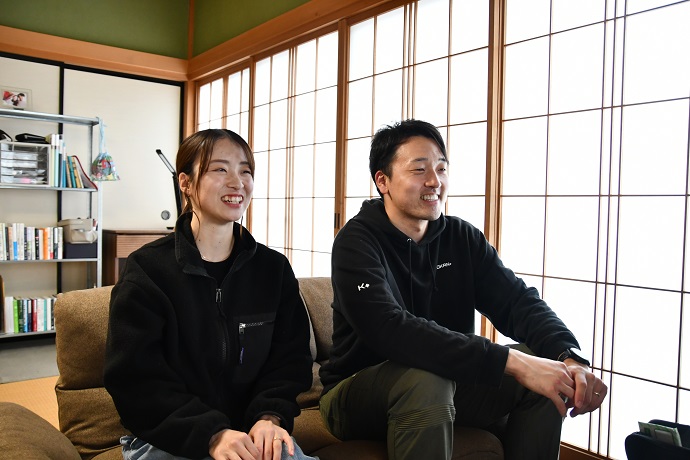 写真：二人で話す様子