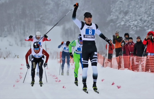 写真：スキー競技で優勝する光さん