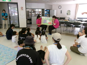 写真 読み聞かせ