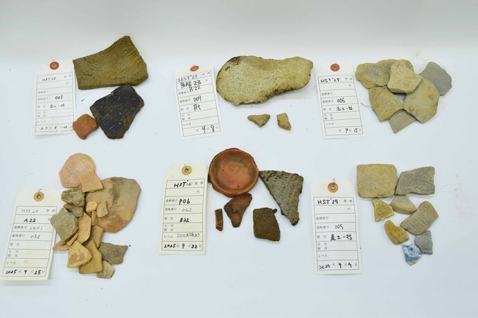 出土遺物（土器・石器）