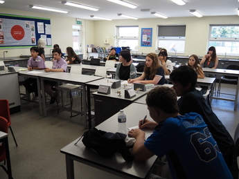 写真：小・中学校訪問