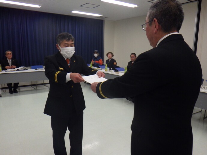 写真:辞令交付式の様子(南消防団)