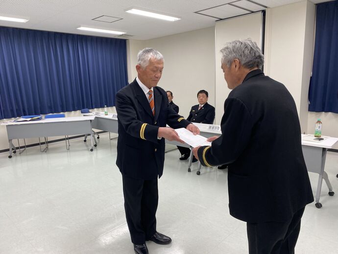 写真：辞令交付式の様子（南消防団）