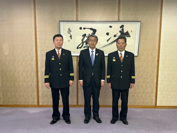 写真：退任団長