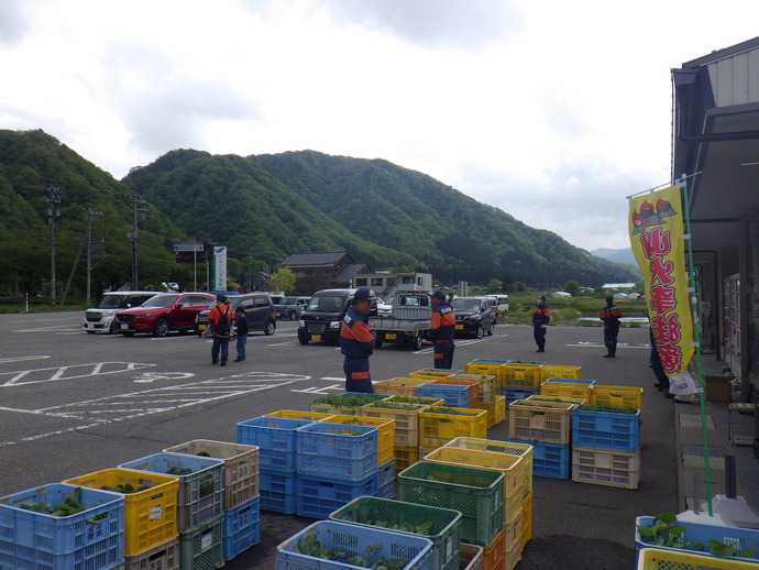 写真:市民へ啓発する様子(南消防団)